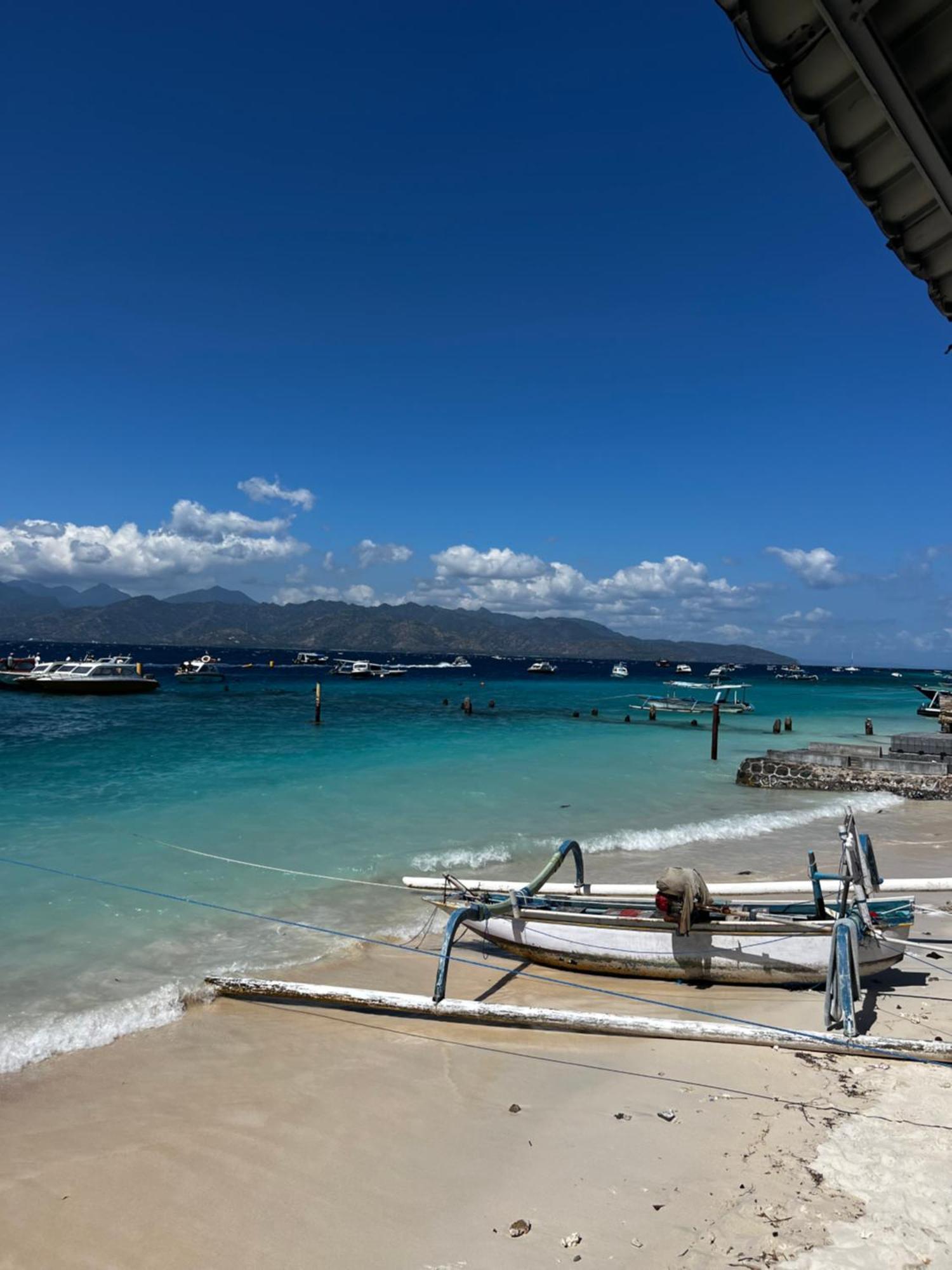Tropica Gili Total Body Fit - Free Access Gym And Coworking Space Gili Trawangan Exterior photo
