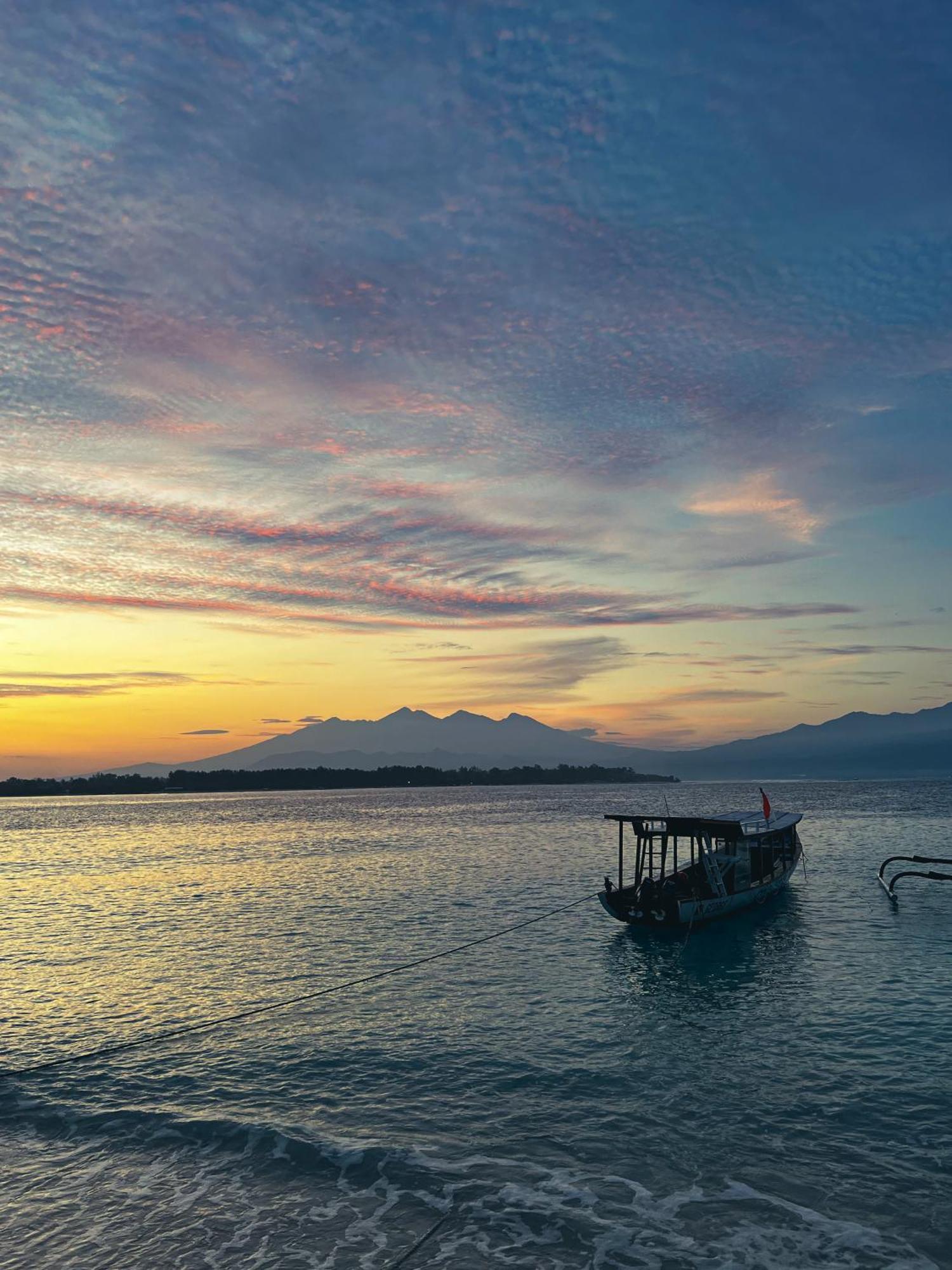 Tropica Gili Total Body Fit - Free Access Gym And Coworking Space Gili Trawangan Exterior photo