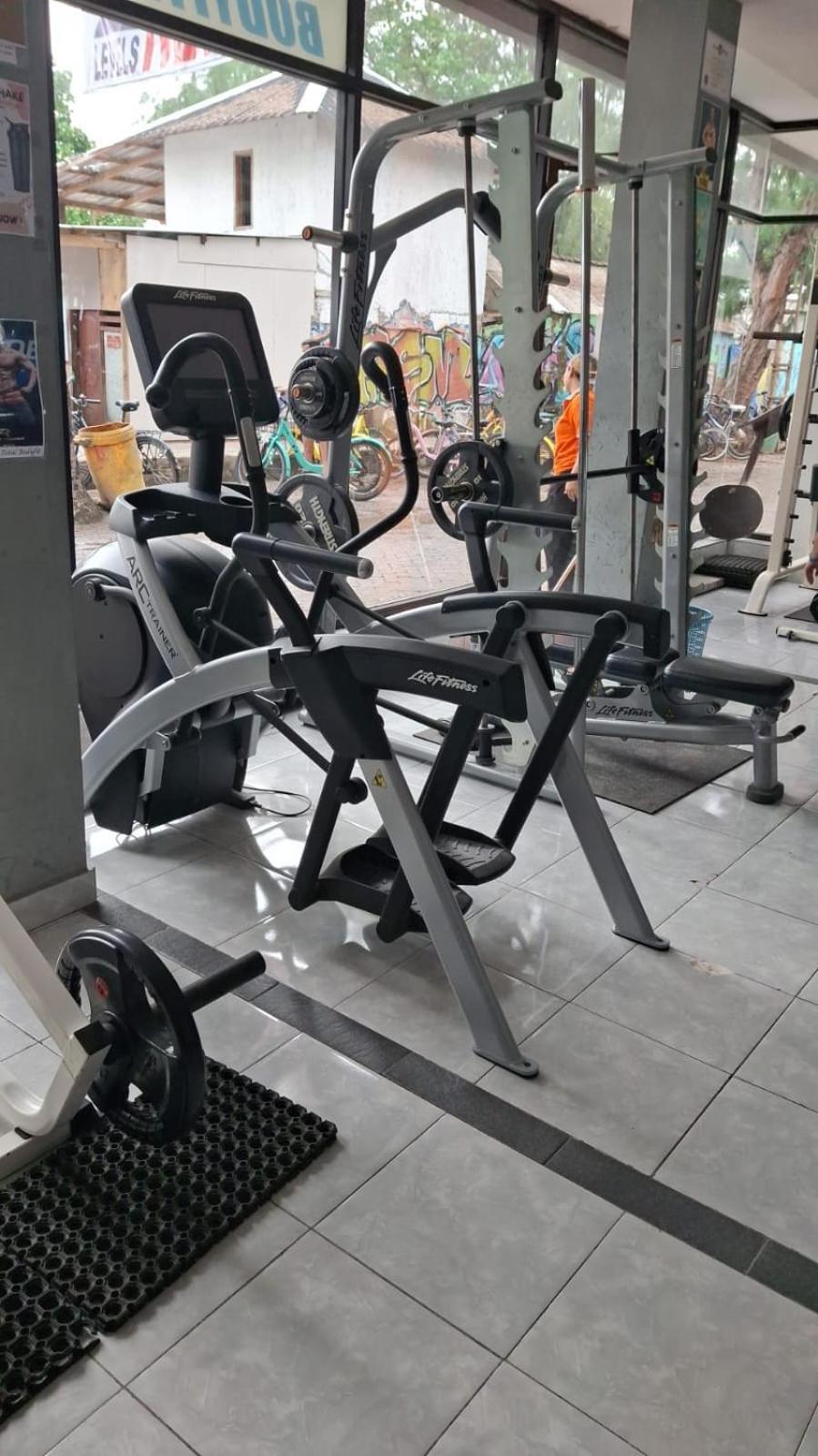 Tropica Gili Total Body Fit - Free Access Gym And Coworking Space Gili Trawangan Exterior photo