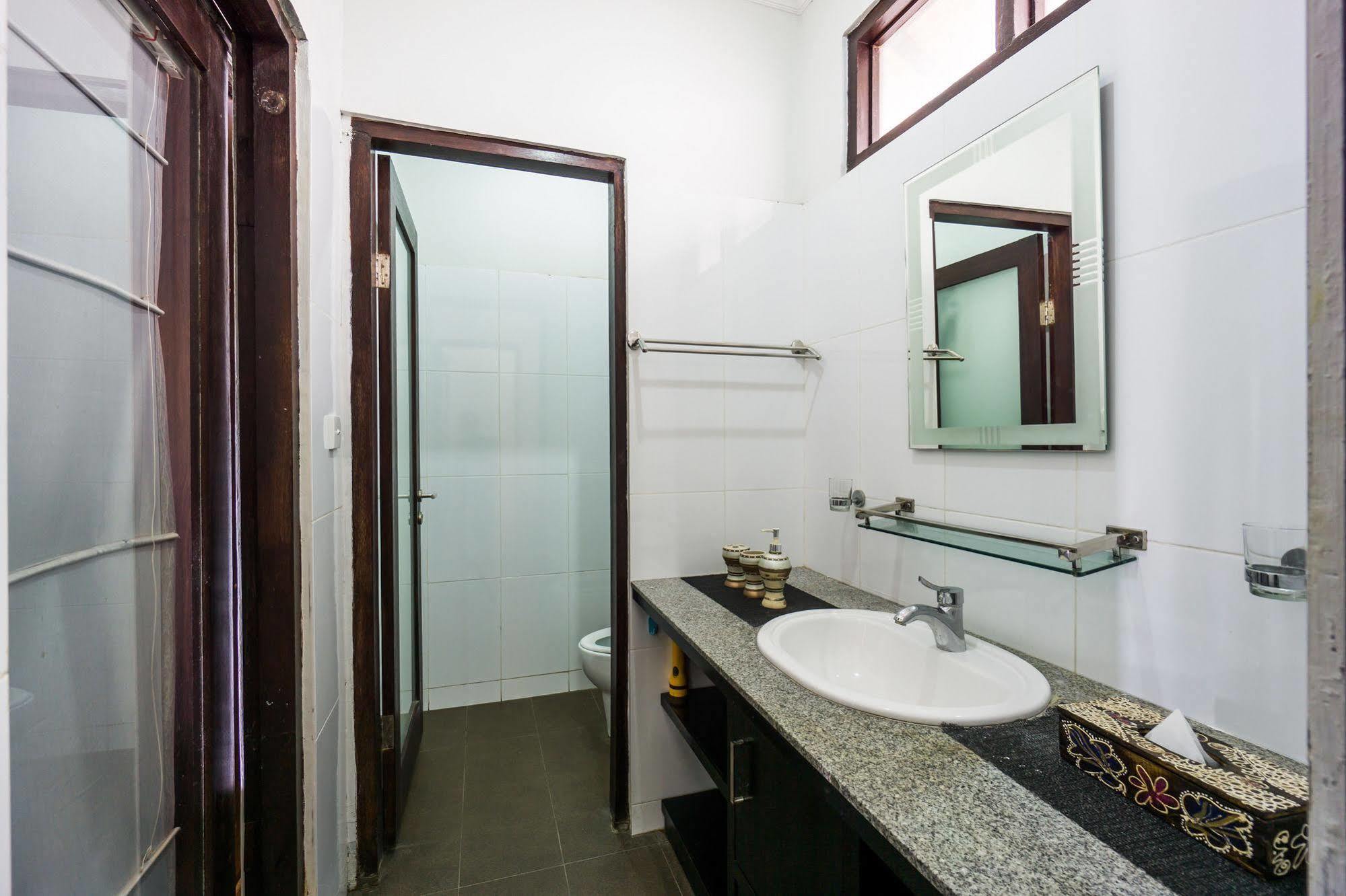 Tropica Gili Total Body Fit - Free Access Gym And Coworking Space Gili Trawangan Exterior photo