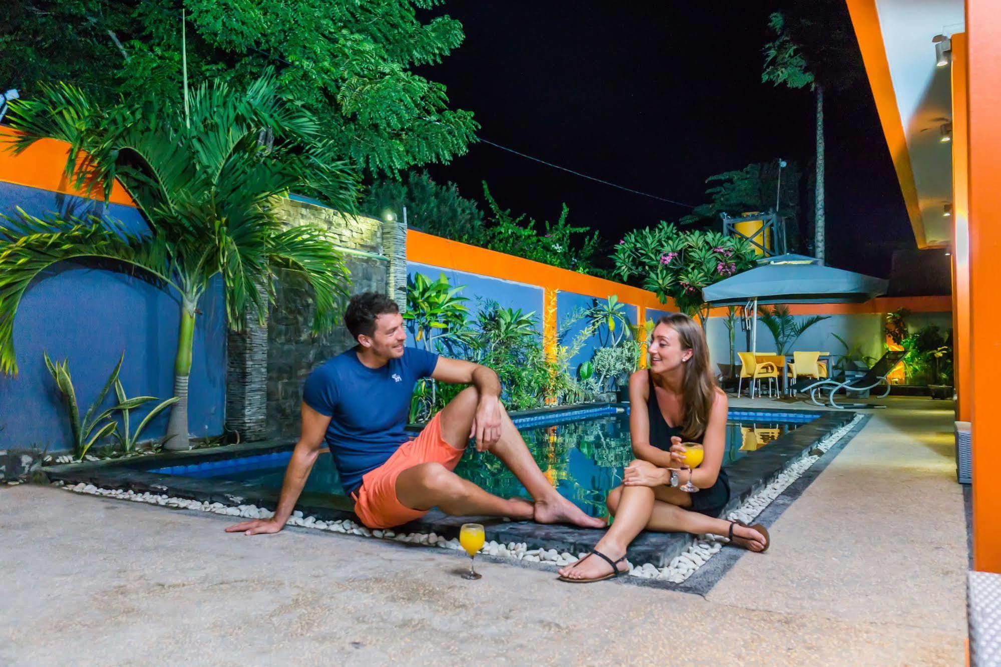 Tropica Gili Total Body Fit - Free Access Gym And Coworking Space Gili Trawangan Exterior photo