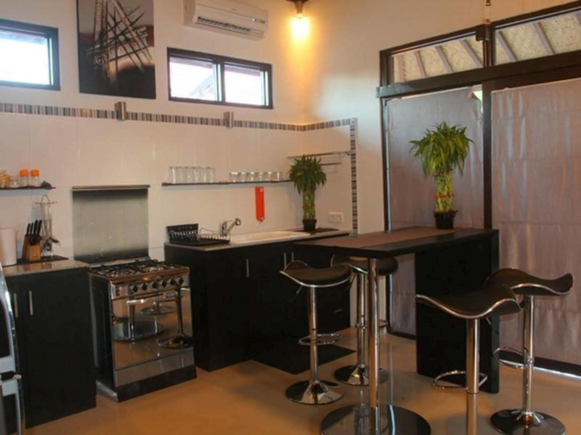 Tropica Gili Total Body Fit - Free Access Gym And Coworking Space Gili Trawangan Exterior photo